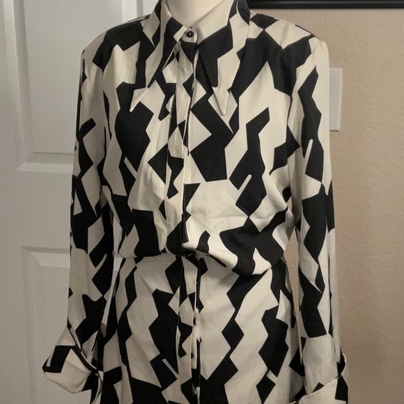 Lillyful Geometric Mini dress - Picture 2 of 4